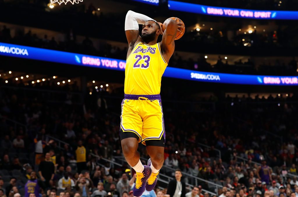 LeBron James: il primo miliardario della NBA, tra canestri e business da Hall of Fame